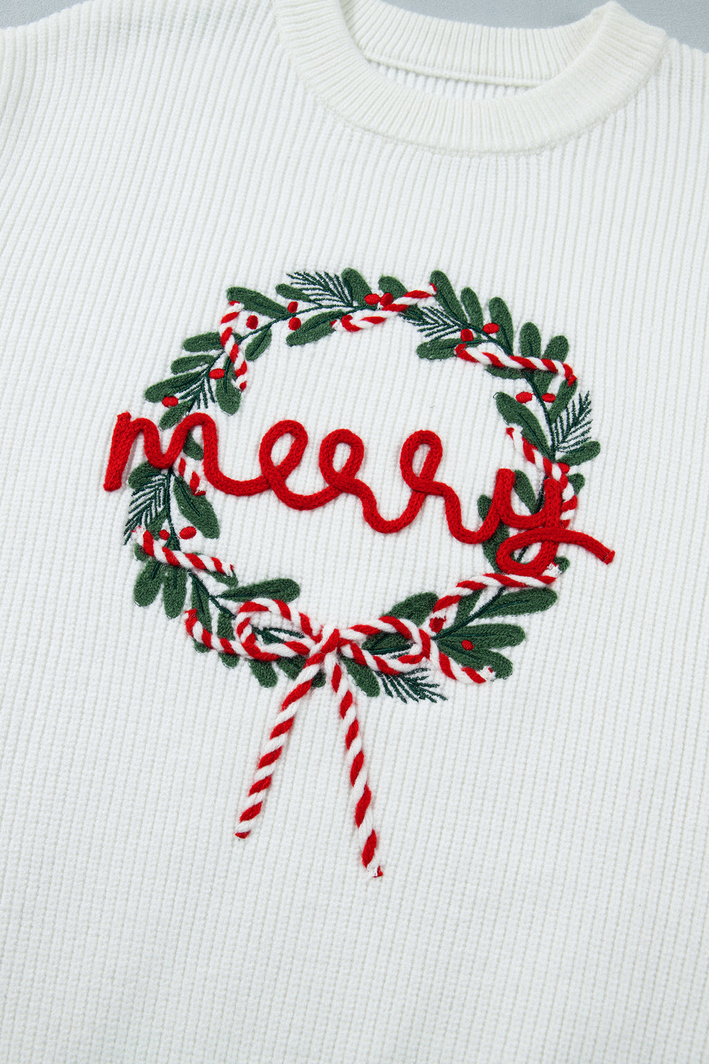 White Christmas Wreath Pattern Round Neck Casual Sweater
