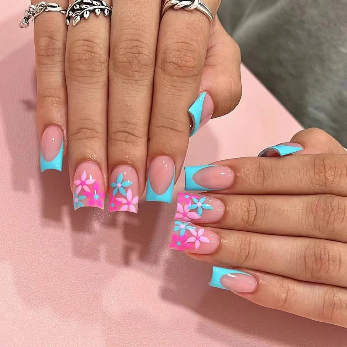 Chic Blue Floral Nail Set