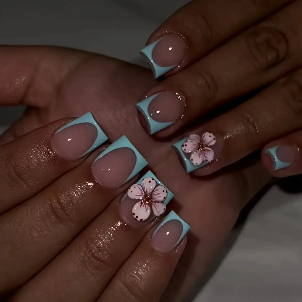 Chic Blue Floral Nail Set