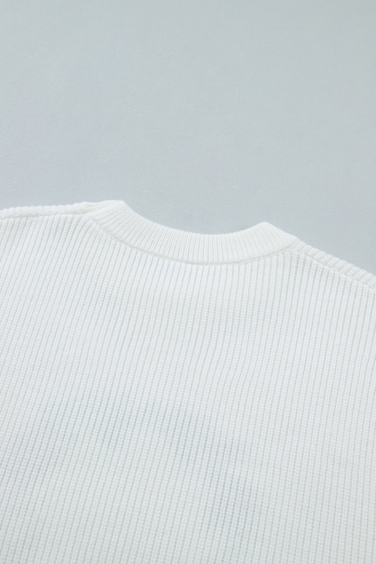 White Christmas Wreath Pattern Round Neck Casual Sweater